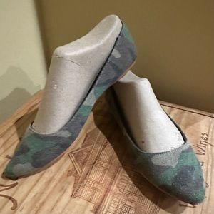 Coconuts Justice Green Camo Print Pointed Flats in size 7